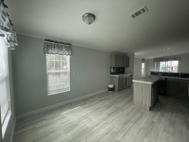Foto del edificio - 990 E Sand Cay Ave