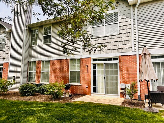 Foto del edificio - 24121 Walnut Cir