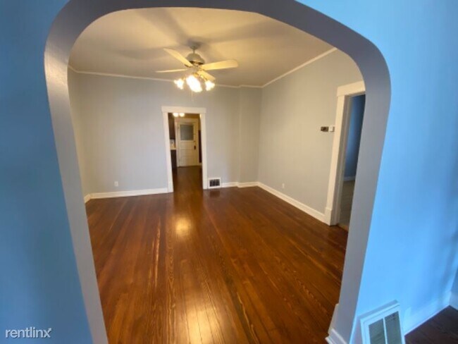 Building Photo - 3 br, 1 bath House - 209 S Glenn St