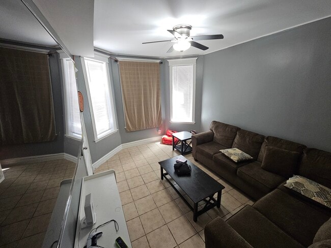 Building Photo - 2532 S Albany Ave