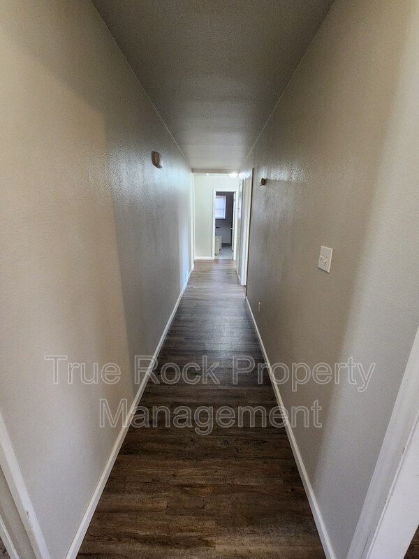 Foto del edificio - 525 Rebecca Ln