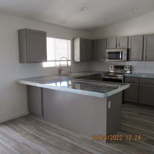 Building Photo - 970 San Juan Ln