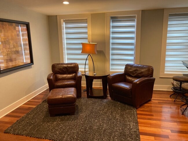 Building Photo - 84 W Front St