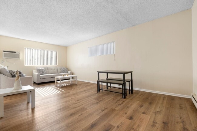 Building Photo - 5105 Bakman Ave