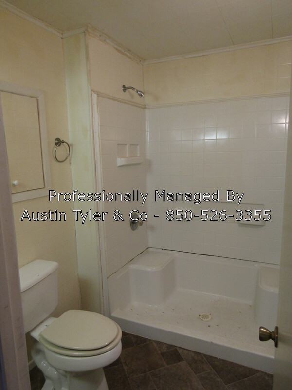 Building Photo - 5258 Pleasant St