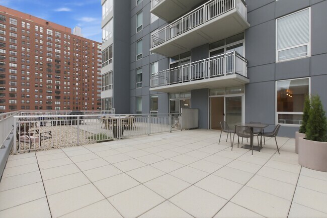 Foto del edificio - 330 W Grand Ave