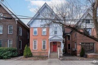 Building Photo - 22 Lynwood Pl