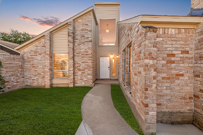 Photo - 12805 Westpark Dr House