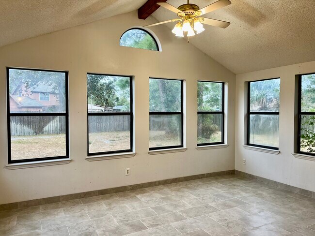 Building Photo - 4420 Eastpointe Dr