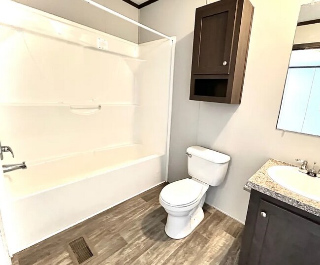 Foto del edificio - 17020 Sleepy Hollow Blvd