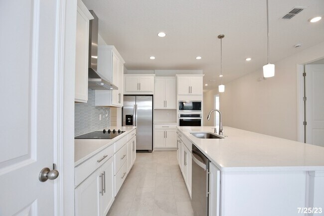 Building Photo - BRAND NEW - Stunning 4/3 Spacious Home wit...