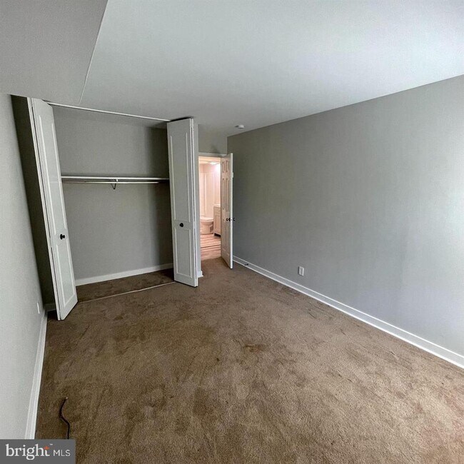 Building Photo - 324 Drummers Ln