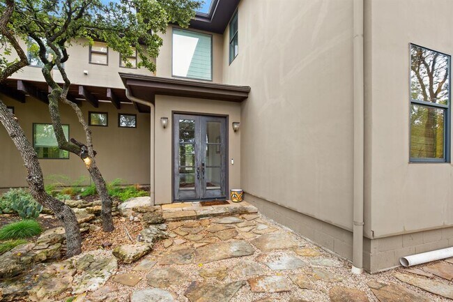 Building Photo - 9909 Lake Ridge Dr
