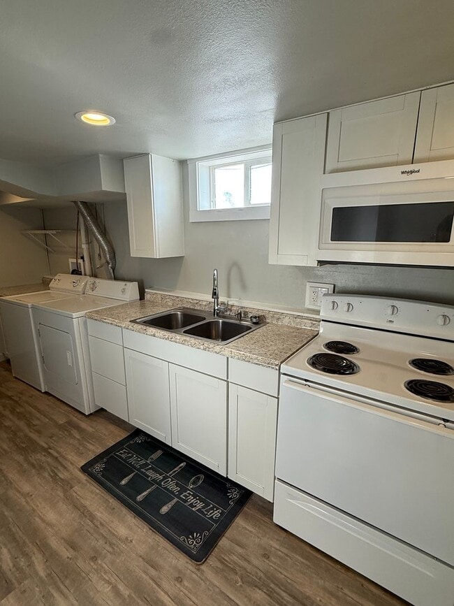 Building Photo - 434 Wicks Ln