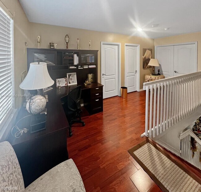 Building Photo - 4 br, 2.5 bath House - 10110 SW 166th Ct