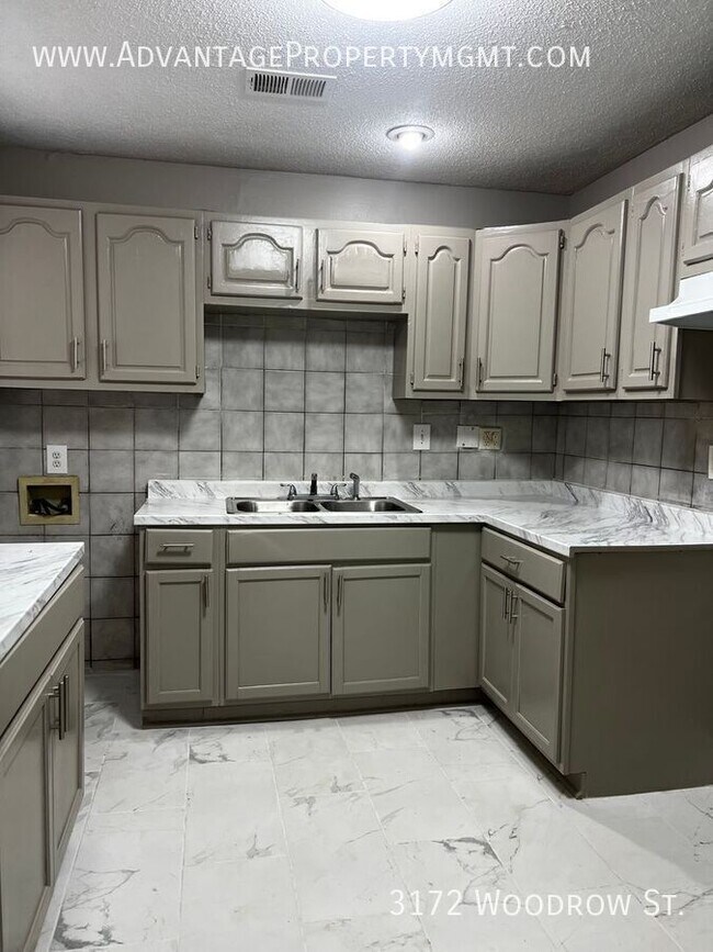 Foto del edificio - 3172 Woodrow St