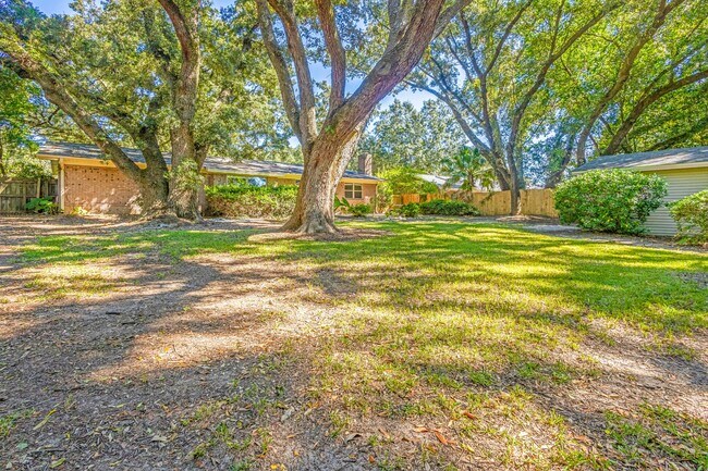 Building Photo - 3461 Summit Blvd