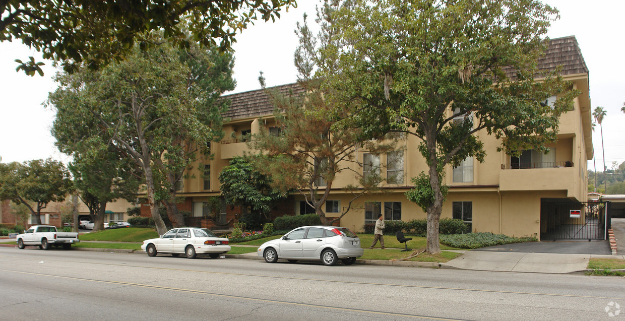 Primary Photo - Fremont Apartments