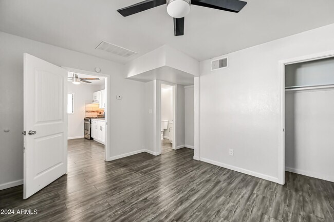 Foto del edificio - 1744 W Glendale Ave