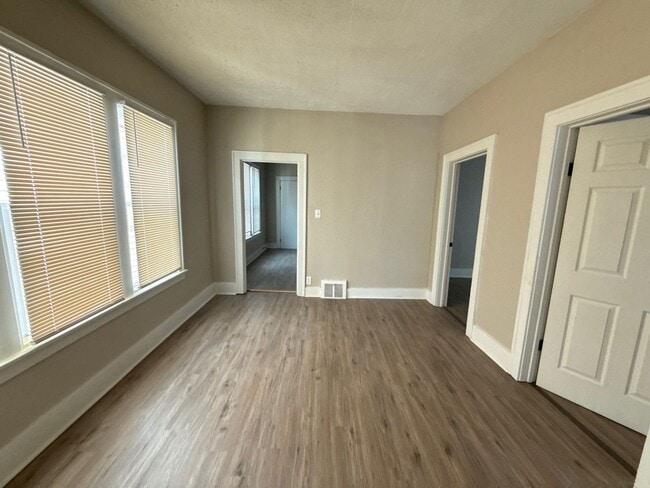 Building Photo - This beautifully updated 3-bedroom, 1-bath single-family home is ready for move-in!