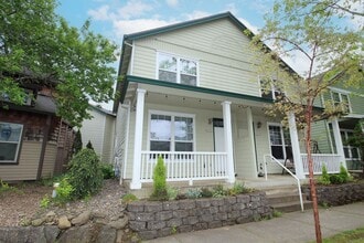 Building Photo - 22032 NE Chinook Way