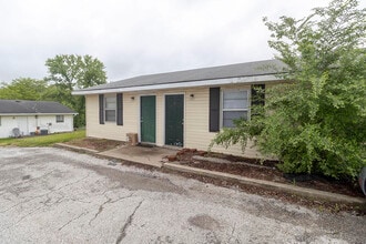 Building Photo - 710 W Cunningham Dr