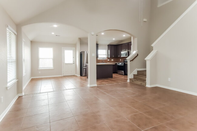 Building Photo - 5326 Rio Dr