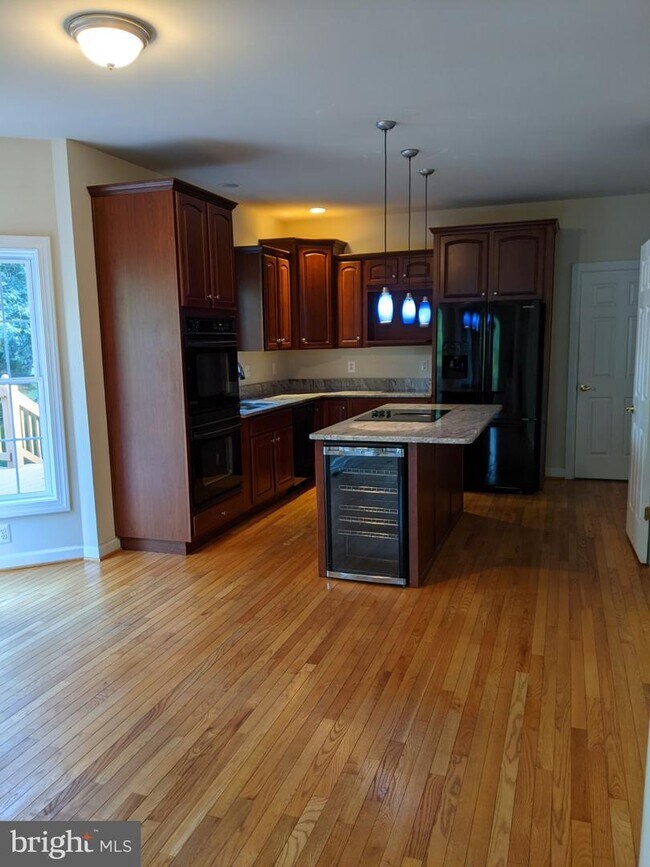 Building Photo - 6340 Old Dominion Dr