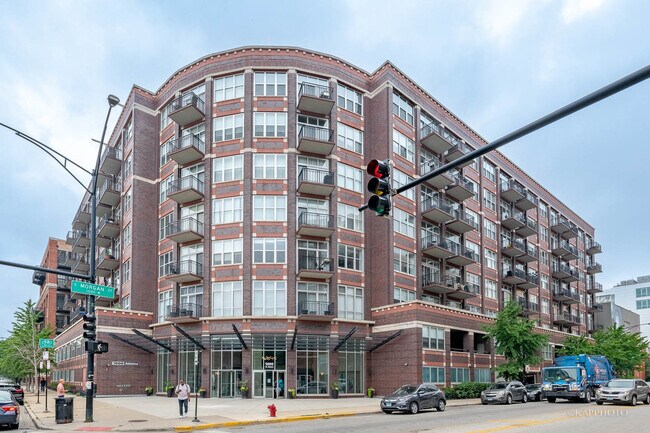 Foto del edificio - 1000 W Adams St