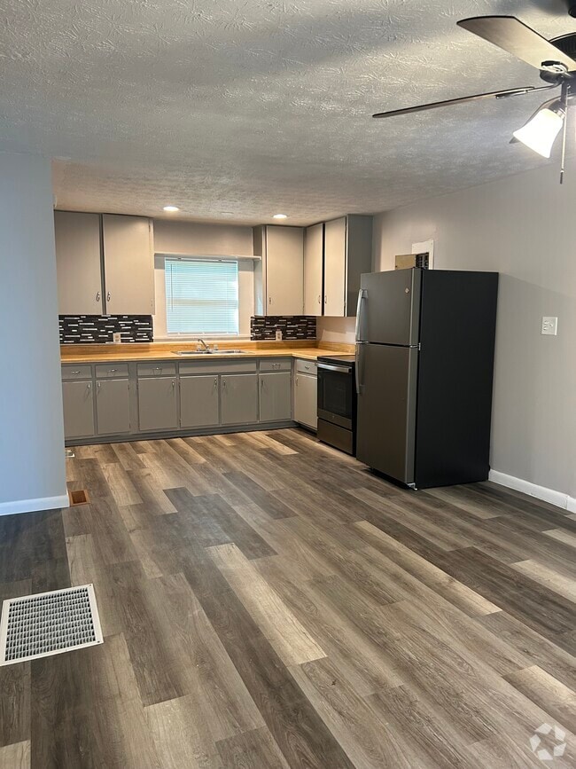 Building Photo - 158 Warrior Cir