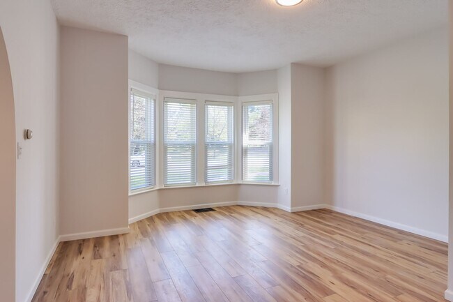 Building Photo - Downtown Traverse City Rental – 1BR Street...