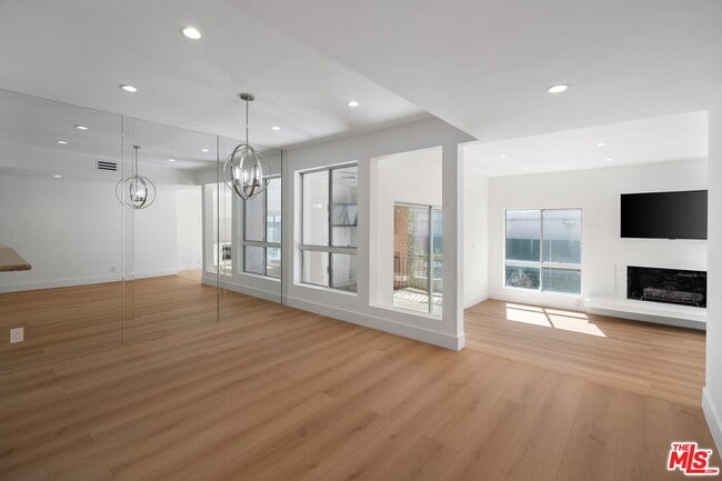 Building Photo - 4807 Woodley Ave