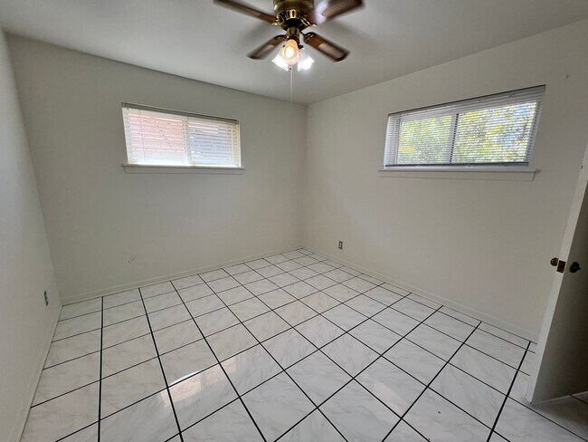 Foto del edificio - Charming Hacienda-Style Home with Spacious...