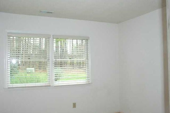 Building Photo - 114 Woodbridge Ln