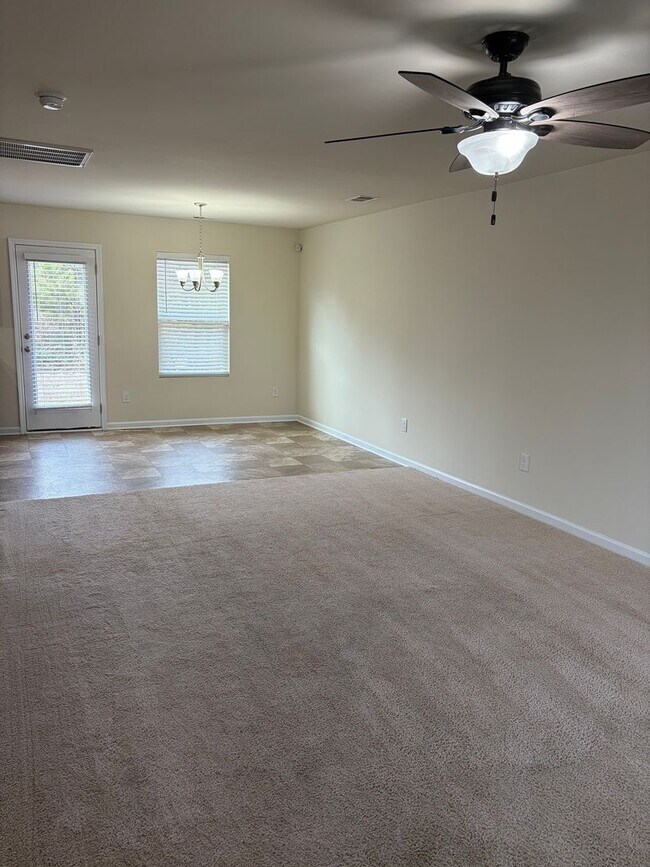 Building Photo - 26 Jones Creek Cir