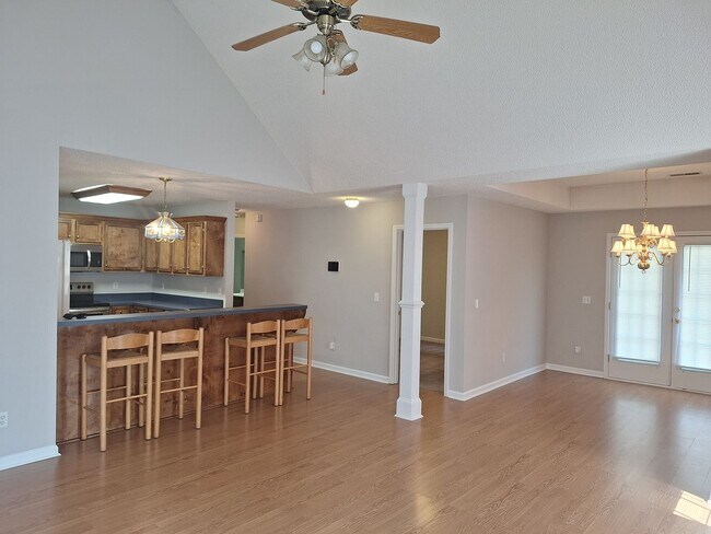 Foto del edificio - MOVE IN SPECIAL - $300 OFF THE FIRST FULL ...