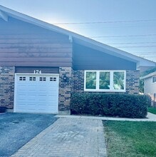 Building Photo - 174 Paramount Dr