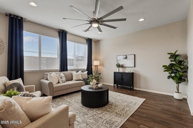 Building Photo - 2337 W Gloria Ln