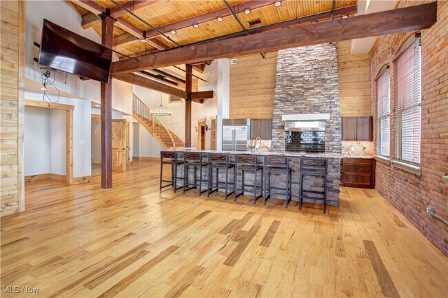 Foto del edificio - 425 W Lakeside Ave