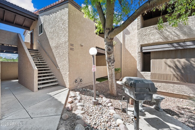 Foto del edificio - 5146 E Oak St