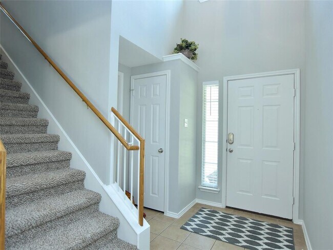 Building Photo - 3751 Castle Rock Dr