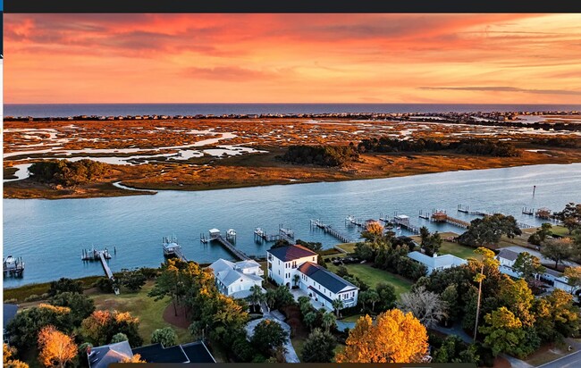 Foto del edificio - Stunning home on ICW