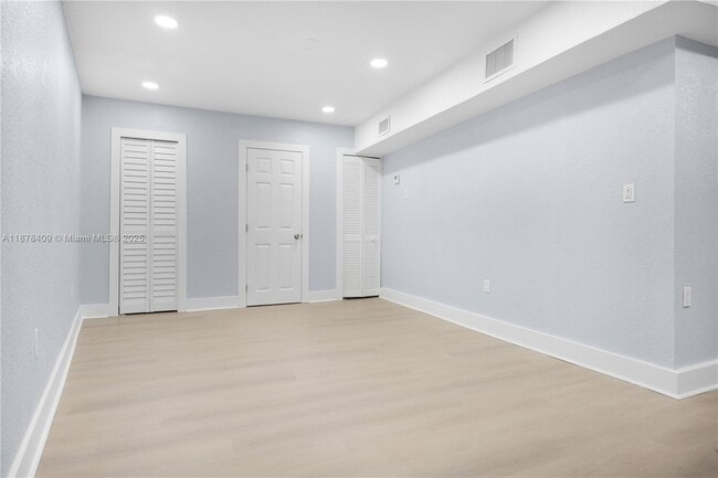 Building Photo - 430 SW 15th Rd