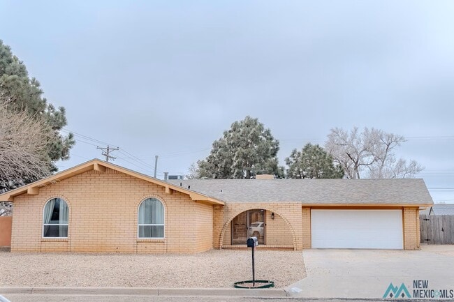 Building Photo - 1433 Eastridge Dr