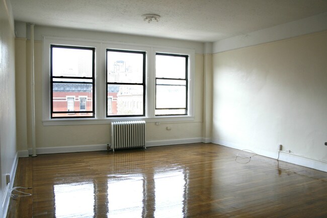 Building Photo - 54 W 74th St