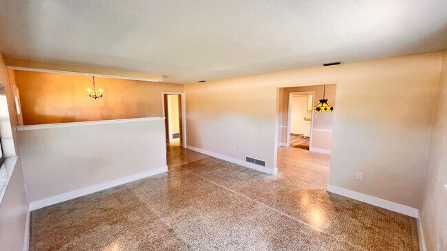 Building Photo - Charming 3 Bedroom and 2 Bath Home in Orla...