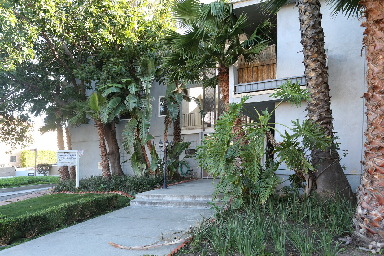 Foto del edificio - Crestwood Garden