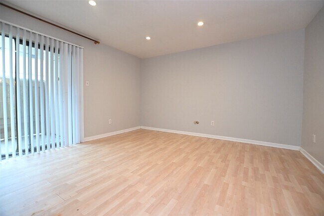 Foto del edificio - 8423 Hearth Dr