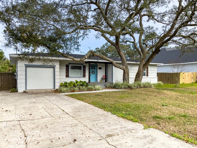 Building Photo - 4 San Carlos Ave
