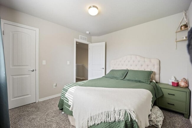 Building Photo - 9949 Castor Dr